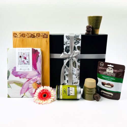 The Classic Home & Kitchen Gift Box. The perfect housewarming gift basket. Included are two zero japan cups, a beautiful mm linen tea towel, a Macrocarpa bread board together with a bag of Potter Brothers chocolates. Gift boxes NZ. Gifts for You & Me.