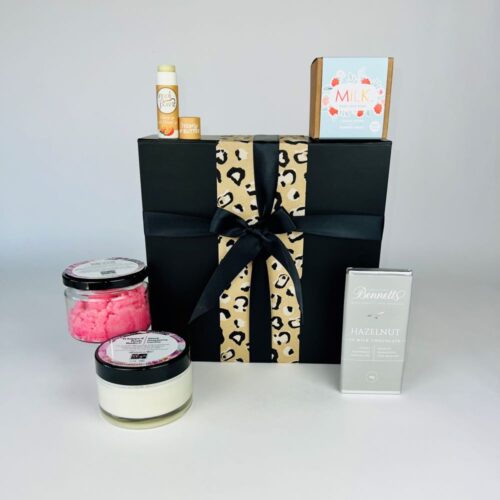 Fruitalicious Relax & Refresh Gift Box. Contents include a body scrub, body butter, lip balm, bath bomb with crystal and a bar of Bennetts of Mangawhai chocolate. A great gift box for women. Gifts for You & Me