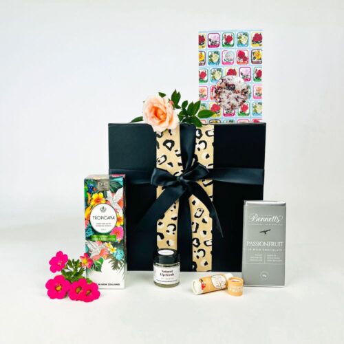 Lush Tropics is the perfect gift basket for her. Including in the gift box is a pouch of bath salts, luxury hand & body lotion, lip scrub, lip balm and a bar of Bennetts of Mangawhai chocolate. All within a gorgeous gift box. Gift Baskets NZ. Gifts for You & Me.